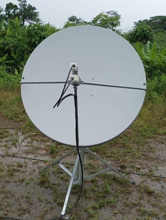 Antena satelital